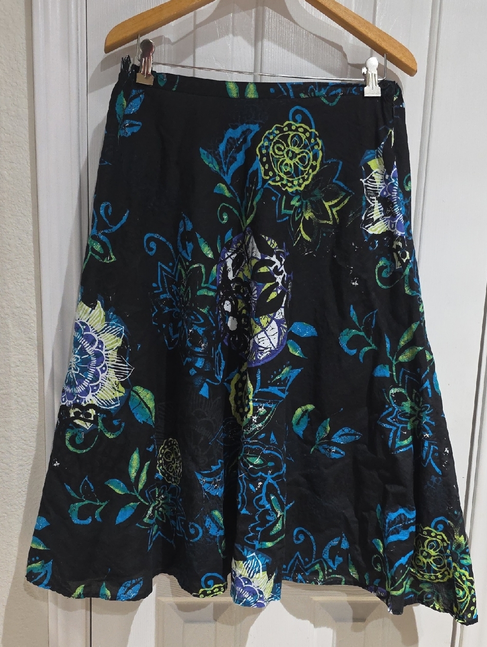 Chico's Women's Black Floral A-Line Skirt - Multicolor Print Size 2